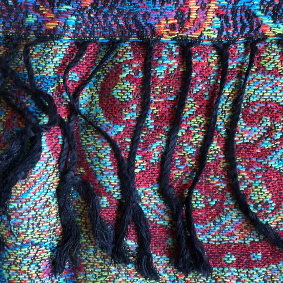 72”x27” Beautiful Woven Shawl Wrap Scarf NWOT - Picture 8 of 9